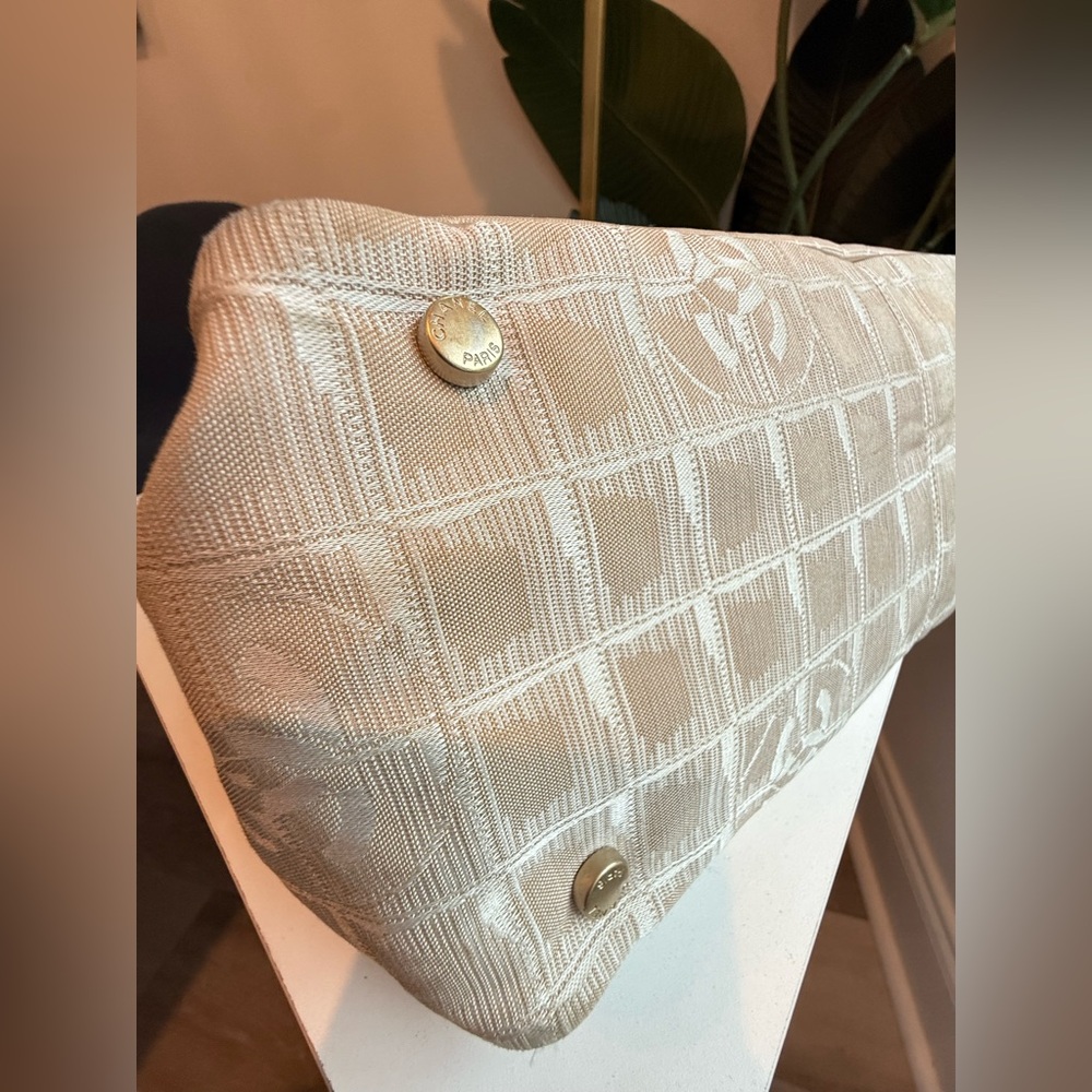 Chanel ‘Travel Line Tote’ - Picture 11 of 13